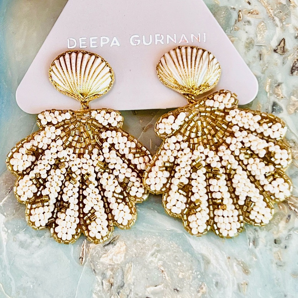 🌺🎉HP🎉🌺 NWT Deepa Gurnani Luxe Beaded Seashell Chandeliers - Picture 4 of 16
